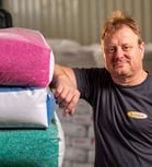 Exipnos Farblabor. Claudia Bröschke gibt Kunststoffen exakt den gewünschten Farbton. © Exipnos