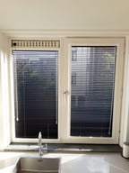 smartfit; raamdecoratie zonder boren; raamdecoratie draai-kiep ramen; raambekleden kantelraam; smartfit jaloezie; solis; raamdecoratie amsterdam