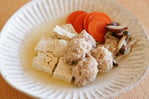 凍り豆腐と鶏つみれの煮物　冷凍豆腐　凍った豆腐