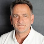 Dr. med. (HR) Pero Kahren  Leitender Arzt vita nova klinik Bad Salzuflen