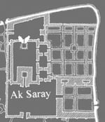 Tracé -hypothétique- de l'emprise du palais de l'Ak Saray d'après Clavijo, avec en blanc les structures subsistantes (pylônes et enceinte) (Barry Lane, 1996)