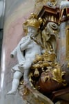 Putto mit Reichsinsignien