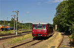 Der 2. Bergstadtexpress fuhr vom 23. bis 25. Juni 2017. Zwischen Nossen und Großvoigtsberg kam dabei das „Ferkeltaxi“ VT 2.09.271 von Schienenbusreisen Köstner zum Einsatz, hier bei der Ausfahrt aus Nossen. Foto: Henry Mehnert