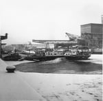 Das Hafenbecken 1 des Rheinhafens Basel im kalten und langen Winter 1962/1963 (wochenlang bis 20 Grad unter Null)