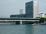 Der Kleinbasler Brückenkopf der Dreirosenbrücke mit dem ehemaligen CIBA-Hochhaus von 1963/1964 (heute NOVARTIS), Mai 2018