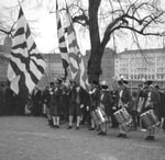 Vogel Gryff 1959, Die 3 Trommler und die Bannerträger der drei Kleinbasler Ehrengesellschaften Rebhaus, Hären und Greifen im Klingental