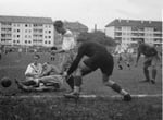 FCB-Torhüter Paul Wechlin während des Fussballspiels FC Basel - Grenchen im Stadion Landhof 1944 