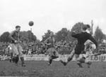 Der FCB-Torhüter Paul Wechlin in Aktion beim Spiel FC Basel - Grenchen im Stadion Landhof 1944 