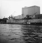 Der St.Johann-Hafen mit dem eindrücklichen und modernen Silo der SILAG und den Kränen der SILAG und ROBA, 1960