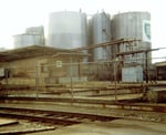 Die Abfüllanlagen der BP, zum Hafen Klybeck gehörend 1976