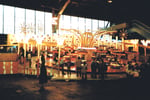 Die schöne und schnelle Bahn «Calypso» während der Herbstmesse in Basel in der Halle 6, 1984