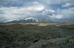 Pamir-Hochfläche mit Kongur (7.649 m) im Hintergrund, Xinjiang-Provinz, VR China