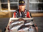 ４月１４日　磯から柏木さん　４２㎝を頭に４匹