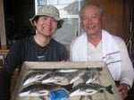 ８月１７日　ダゴチン釣りで坂本親子　チヌ３５㎝を頭に６匹　アジ２０㎝　１匹