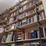 Großes Bücherregal aus Rohren im Industrial Style, Wandregal für Bücher aus Wasserrohren