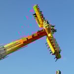 Der Löwenbraulöwe muss aufpassen, dass er keine auf's Dach bekommt :-)