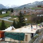 Montage der Holzplatte im November 2014.