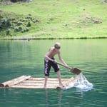 Baden im Natursee Davos Munts