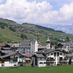 Dorf Vella, im Hinitergrund Dorf Morissen