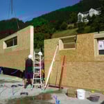 Montage der einzelnen Holzelementen.