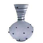 Kugelflasche mit Trichterhals. Blaue, aufgesetzte Nuppen. Hals mit spiralförmig umgelegtem baluen Glasfaden verziert. Entfärbtes Glas.  4. Jh.n.Chr.  Fundort: Köln, Aachener Straße  Inv. Nr. 602  Höhe 170 mm  Gefäß Nr. 201