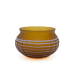 Nachschöpfung einer zarten Rippenschale aus braungelbem Glas.   datiert: 2. Hälfte 1. Jh.n.Chr.  Original: Musée des Antiquités nationales, St-Germain-en-Laye  Inv. Nr. AN 24637  Fundort: Saintes, Charente Maritime  Höhe 64 mm, Durchm. 81 mm Gefäß Nr. 422