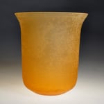 Großer Becher aus maisgelbem Glas  2.-3. Jh.n.Chr.  Fundort: unbekannt  Höhe ca 135 mm  Gefäß Nr. 917
