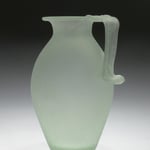 Konische Kanne mit auf dem Mundrand aufgeschmolzenem Bandhenkel.  1.-2. Jh.n.Chr.  Fundort: Arles, Frankreich  Höhe ca 145 mm  Gefäß Nr. 902