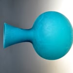 Kugeltrichterflasche aus blaugrünem Glas. Der Hals ist nicht abgesetzt.   Ende 3. oder 4. Jh.n.Chr.  Musée des Antiquités nationales, Saint-Germain-en-Laye  Inv. Nr. AN 50645  Fundort: Côte d´Or  Höhe ca 173 mm  Gefäß Nr. 416