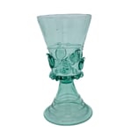 Großer Becher mit Fuß. Die konische Kuppa ist am unteren Rand mit einem gekniffenem Ring gearbeitet.   Inv. Nr. F 522  Bodenfund Burg Monschau  Deutschland Mitte 16. Jh.   Höhe ca 190mm  Gefäß Nr. 509