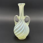 Zweihenkelfläschchen aus leicht grünlichem Glas. datiert: 4. Jh.n.Chr.  Original: Musée des Antiquités nationales, St-Germain-en-Laye  Inv. Nr.AN 41142  Fundort: Friedhof d´Arcy, Sainte-Restitue (Aisne), Grab Nr. 2560  Höhe 195 mm  Gefäß Nr. 413