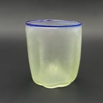 Becher mit blauem Mundrand aus dem Innenhof des Louvre geborgen.  Original: Musée du Louvre, Paris  15. Jh.n.Chr.  Höhe ca 90 mm  Gefäß Nr. 408