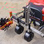 ecopard Kompakttraktor mit Weinbau-Rollhacke