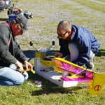 Es wird fleissig repariert auf dem Platz...