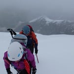 Wir steigen durch den hohen Schnee ...