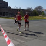 Ein Halb-Marathoni kommt als Häschen, mit Ohren und Stummelschwänzchen ...