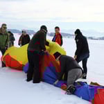 Nun muss die restliche Luft aus dem Ballon gedrückt werden ...