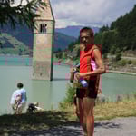 Im Hintergrund den Kirchturm im See ...