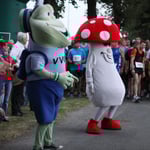 Leichte Gymnastik mit "Fliegenpilz" und "Frosch" ...