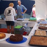 Bei diesen kleineren Läufen backen die Frauen im Ort immer viele Kuchen selber ...