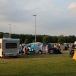 Wer will, kann hier sein Zelt aufschlagen und übernachten, am nächsten Morgen gibt's sogar frische Brötchen ...