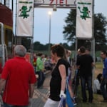 Nach ca. 25 Minuten wird der erste Läufer im Ziel erwartet ...