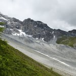 Diesen Weg über das Geröll laufen wir ...