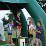 Siegerehrung der Kinder - es gibt natürlich einen "Frosch" neben der Urkunde ...