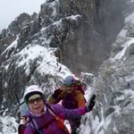 Der frische Schnee macht das klettern schwierig ...