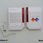 Facher-mit-kugelkette