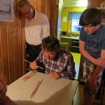 An Haakons Geburtstag (auf dem Camping) holt Pit beim Mikado die Punkte aus dem Feuer.