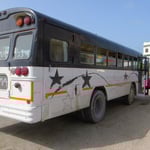 Die Busse sind alt, die Modelle vermutlich aus den USA.