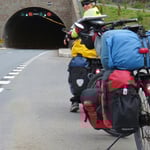 Die Tunnels sind gut beleuchtet . . .