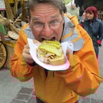 Brot, Schweineschmalz, Zwiebelringe und gerösteter Schinken . . . sooo guet!!